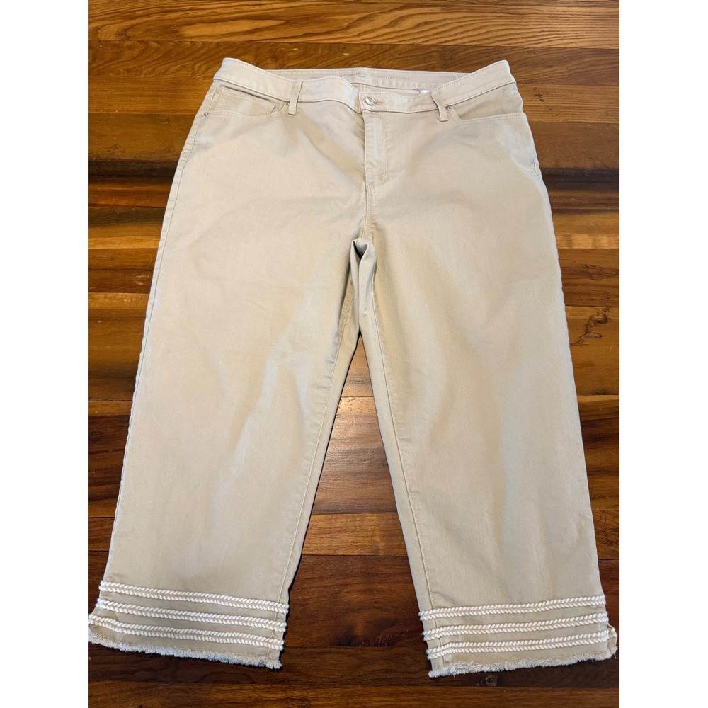 Chicos Perfect Stretch Girlfriend Straight Leg Capri Pants Tan Khaki Size XL